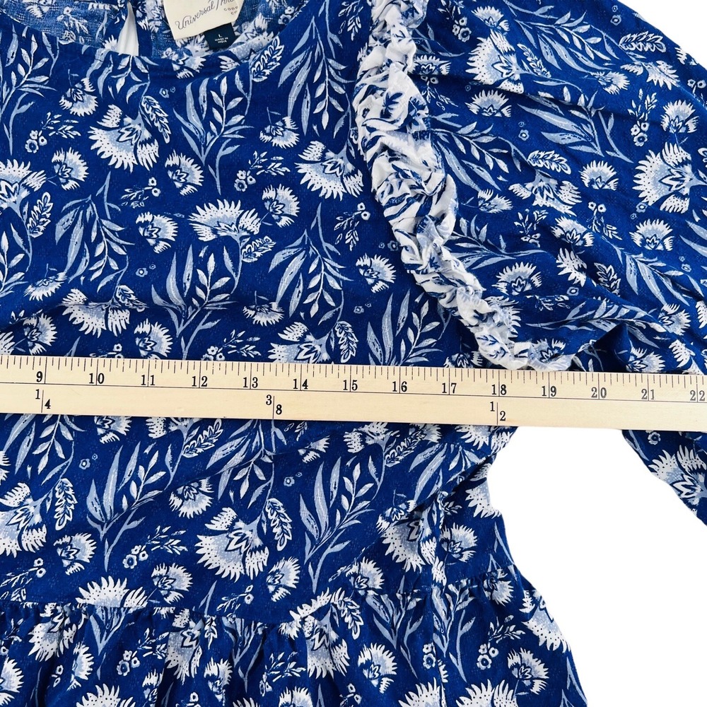 Universal Threads Women's Blouse‎ size Large Blue White Floral Pullover ruffled - Picture 2 of 6